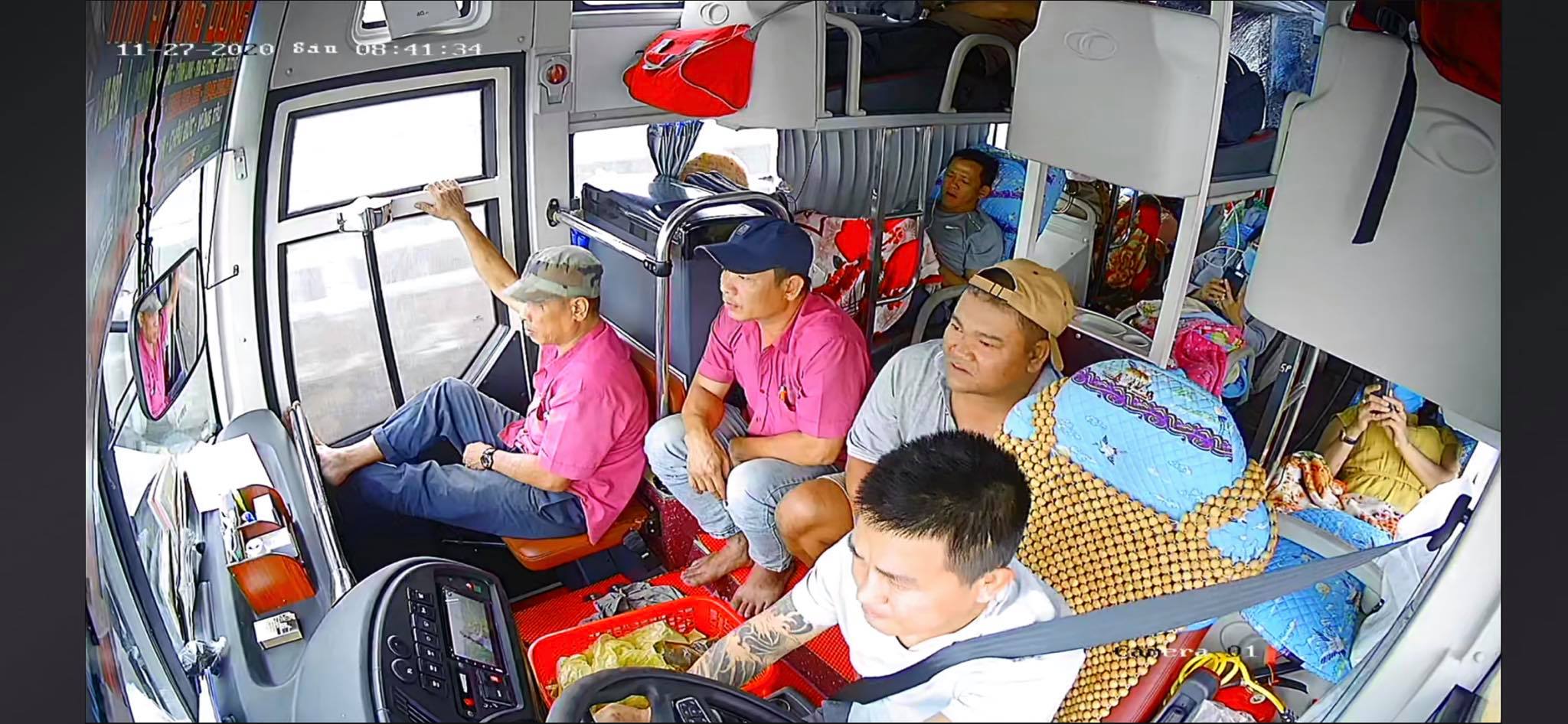 Lắp Camera giám sát xe ô tô khách, xe du lịch, xe tải - camera xe khach gia re