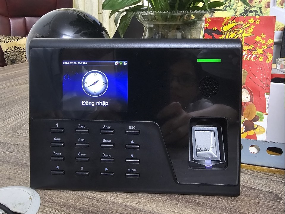 Máy chấm công vân tay, thẻ, wifi 890Pro có pin lưu điện
